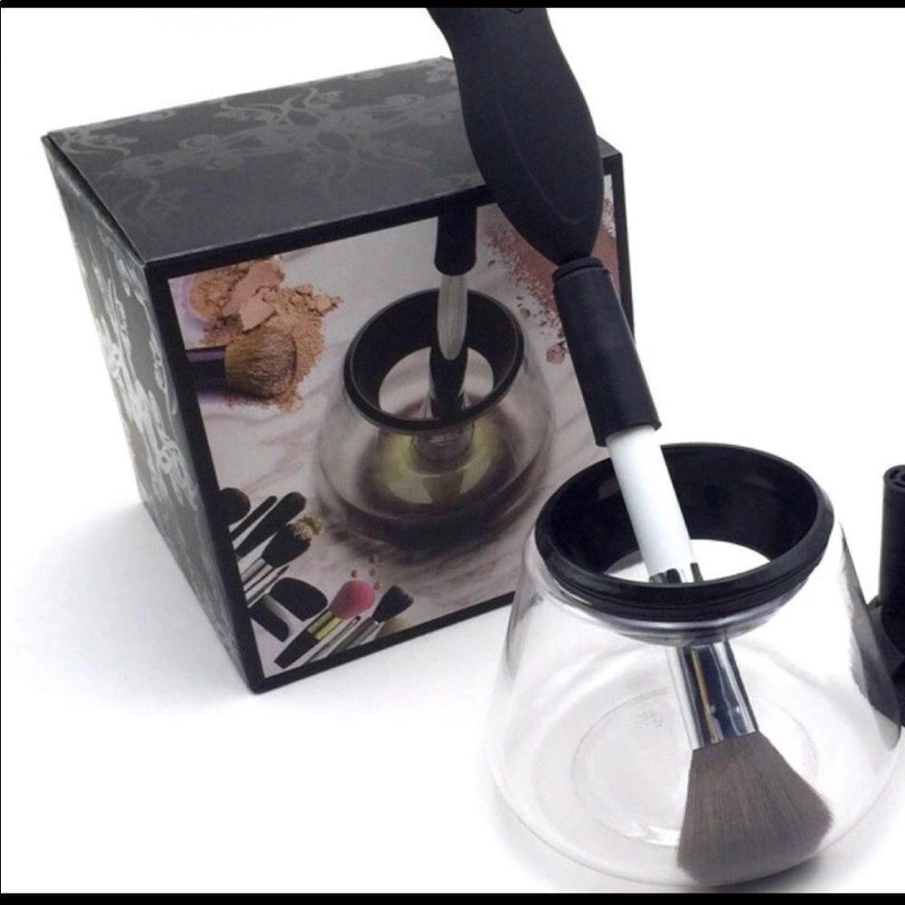 Makeup brush cleaning system